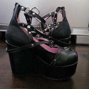 Demonia shoes Poison